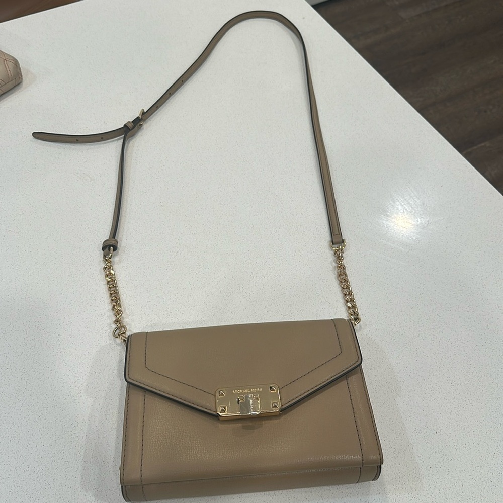 Micheal Kors KINSLEY MEDIUM WALLET CHAIN CLUTCH  LEATHER CROSSBODY BAG